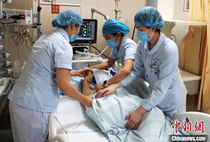 賭波：國際護士節：致敬生命的守“護”者